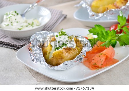 Jacket potato with sour cream and smoked salmon