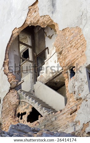 This images hows an exposed stairway ina  crumbling building in Havana, Cuba