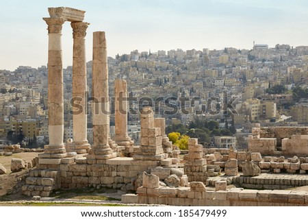 Temple of Hercules on the Amman citadel with city view, Jordan