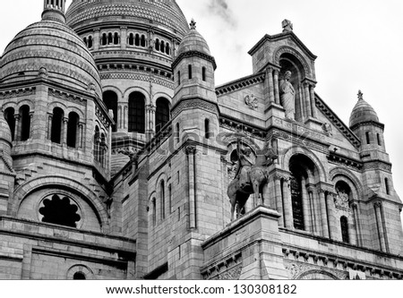 Black and white image of the Sacre Coeur Cathedral in central Paris