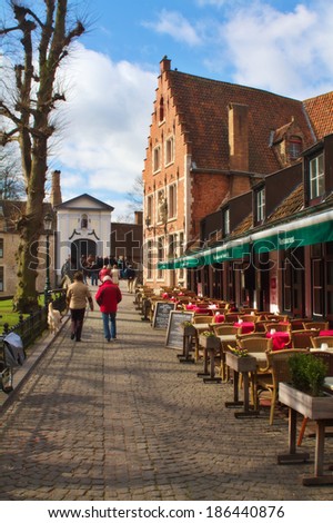 BRUGGE,BELGIUM-17 MARCH:Street scene on March 17,2014 in Brugge.It\'s the capital city of the province of West Flanders in the Flemish Region of Belgium. It is located in the northwest of the country.