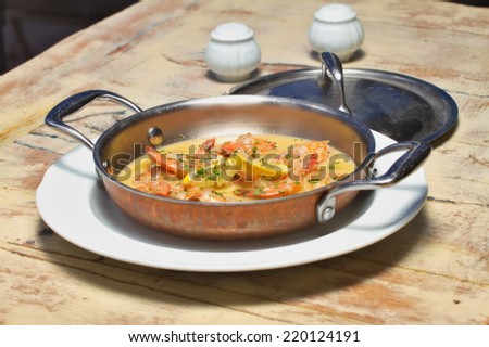 Shrimps in a garlic butter sauce dish