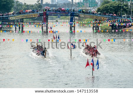 PATUMTHANI, THAILAND - OCT 28: Top view of two rowing teams in full speed during Thai Long-tailed Boat Competition for Royal Championship Cup on October 28, 2012 in Rangsit, Pathumthani,Thailand.