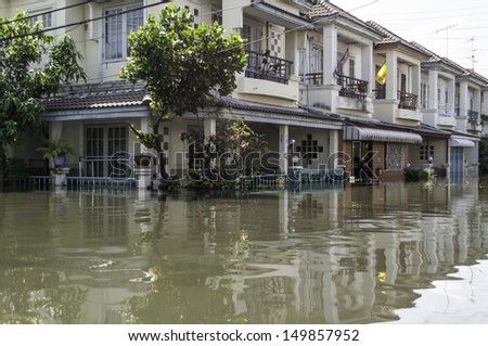 PATHUMTHANI, THAILAND - OCTOBER 30: Heavy flooding from monsoon rain in north Thailand arriving in Bangkok suburbs on October 30, 2011 in Pathumthani, Thailand. Faces its worst flooding in 50 years.