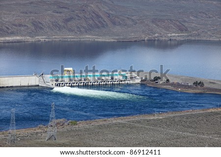 The Priest Rapids hydroelectric dam on the Columbia River near Wenatchee Washington, USA.