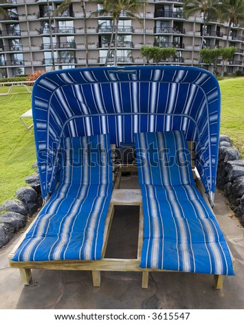 Resort Outdoor Couch for Two with Hood