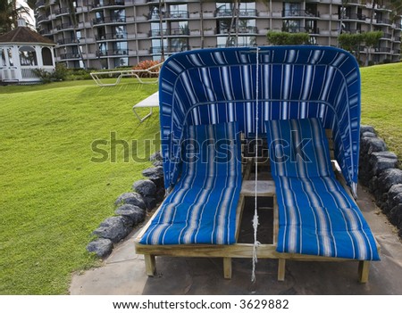 Resort Outdoor Couch for Two with Hood