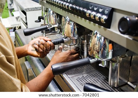 Coffee Shop Espresso Machine on American Brewing Some Coffee At The Espresso Machine In A Coffee Shop
