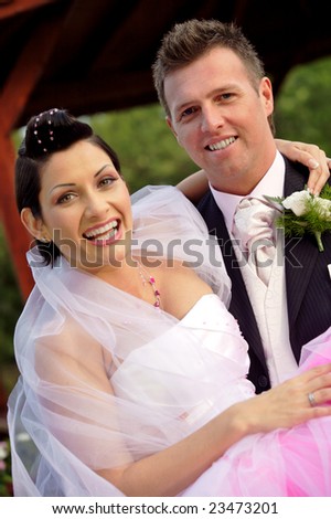 Wedding bride and groom togehter outdoors, smiling, portrait.