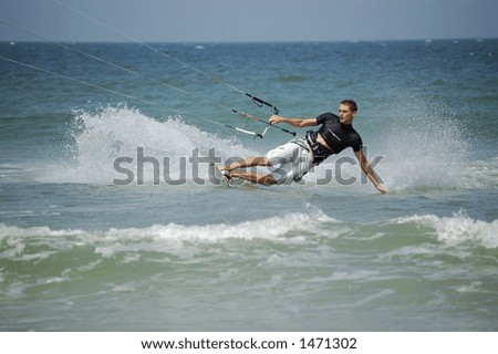 A kitesurfer leans hard as he turns the corner at Ponce Inlet beach, Florida
