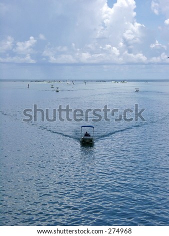 boat wake at islamorada, florida keys