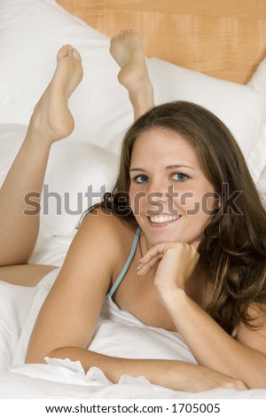 Caucasian woman in early 20\'s laying in bed