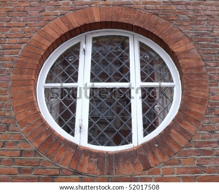 Round window architecture.