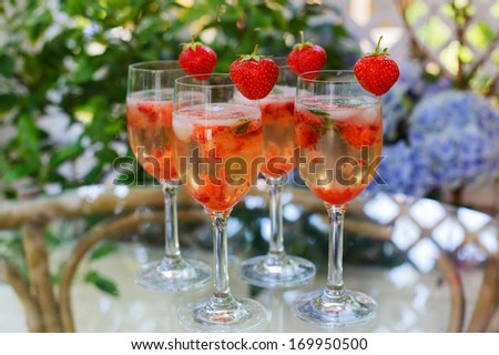Glasses with strawberry champagne, lime and mint