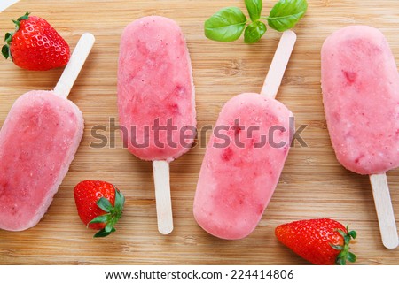 Homemade ice cream pops with fresh berries and frozen yogurt