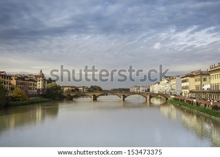 a Florence\'s view where can we see the river and a famous bridge