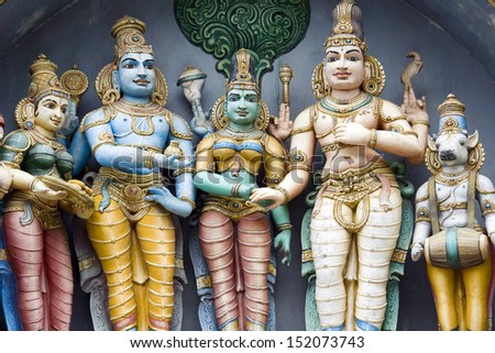 Hindu deities in the Minakshi Sundareshvara Temple in Madurai in the Tamil Nadu region of southern India Hindu deities in the Minakshi Sundareshvara Temple in Madurai in the Tamil Nadu region of southern India