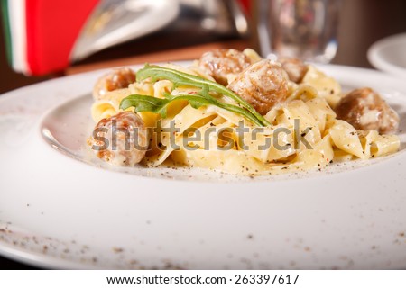 pasta with with meat and white sauce
