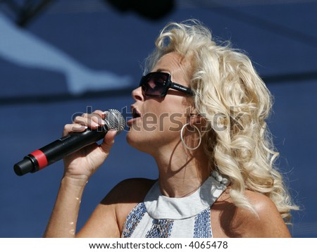 lorrie morgan country music singer star concert