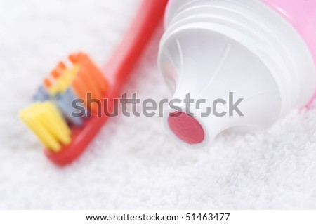 strawberry tooth paste