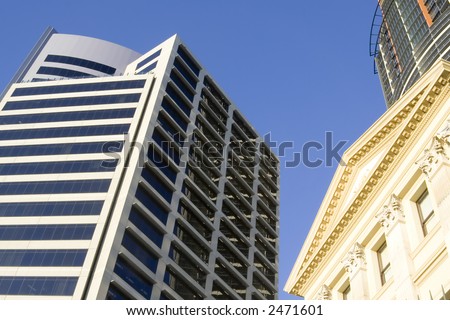 Contrast of modern and classical architecture found in Brisbane