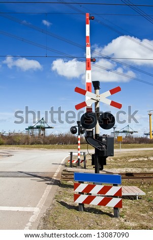 Rail crossing signpost