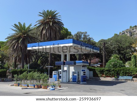 gas station in the southern European city