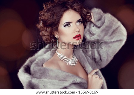Beauty Fashion Model Woman In Mink Fur Coat. Winter Girl In Luxury Fur Coat And Diamond Jewelry Necklace