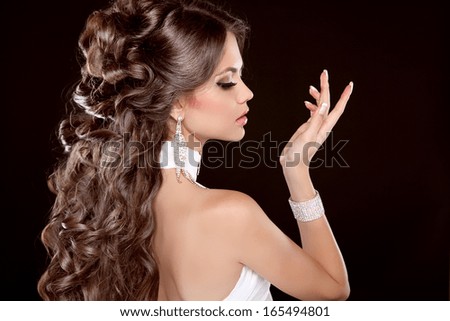 Hairstyle. Long Hair. Glamour Fashion Woman Portrait Of Beautiful Brunette