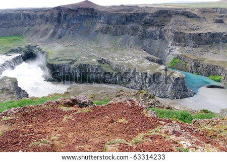 River of mud to clean river meets in Iceland near Dettifoss