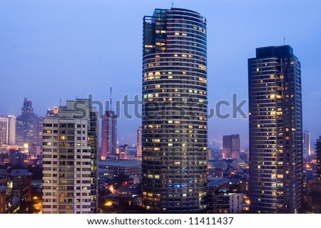 One of Metro Manila\'s business and commercial districts at night