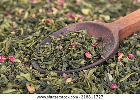 Green tea with prickly pear fruits.