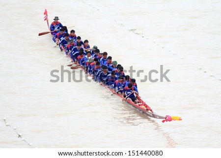 BANGKOK ,THAILAND-AUG 25 : Top view of Unidentified rowers in full speed during Thai Long Boat Competition for Long Boat tradition legendary Championship on August 25, 2013 in Bangkok,Thailand.