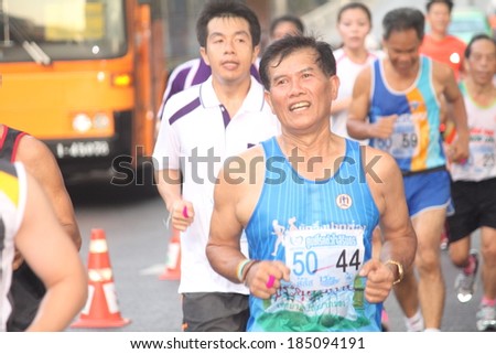 BANGKOK - MAR 30: People run in the Heart disease Center Sirindhorn Mini Marathon through the streets of the city on March 30, 2014 in Bangkok, Thailand.