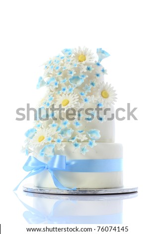 wedding cakes with daisy flowers