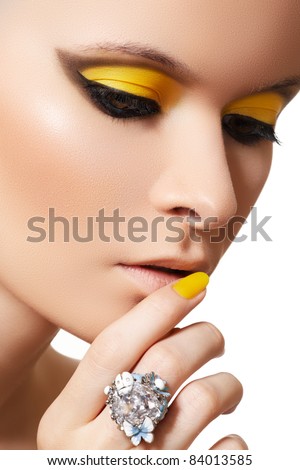 Lifestyle - Pagina 7 Stock-photo-close-up-portrait-of-beautiful-model-face-with-neon-bright-yellow-fashion-make-up-and-with-big-84013585