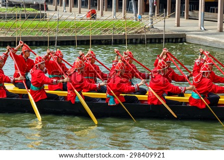 BANGKOK, THAILAND - DECEMBER 17: Thai Royal Barge in Bangkok, Thailand on December 17, 2014. Unidentified group of Thai royal marines reÃ?Â?Ã?Â·hearse the sail of the Thai royal barge procession