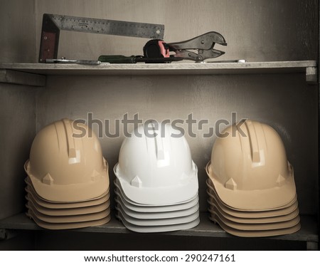 Construction on the hat rack