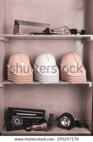 Construction on the hat rack