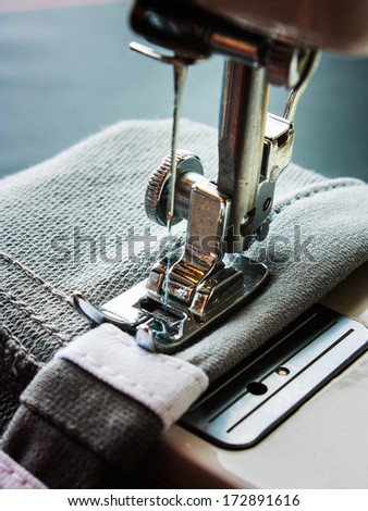 sewing machine and item of clothing