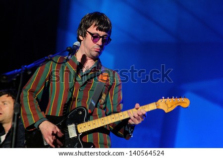 BARCELONA - MAY 25: Graham Coxon, guitarist of Blur band, performs at Heineken Primavera Sound 2013 Festival on May 25, 2013 in Barcelona, Spain.