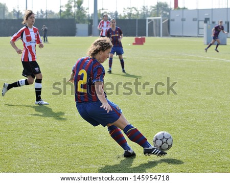 BARCELONA - SEP 20: F.C Barcelona women\'s football team play against Estartit on September 20, 2010 in Barcelona, Spain. Superliga (Women\'s Football Spanish League) match.