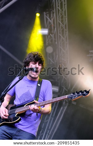 BARCELONA - MAY 22: Aliment band, perform at Heineken Primavera Sound 2013 Festival, Ray-Ban Stage, on May 22, 2013 in Barcelona, Spain.
