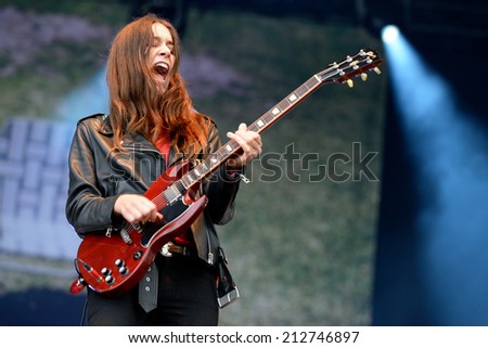 BARCELONA - MAY 30: Haim (American pop rock band from Los Angeles, California) in concert at Heineken Primavera Sound 2014 Festival (PS14) on May 30, 2014 in Barcelona, Spain.