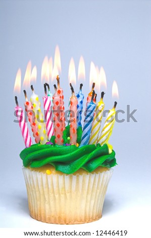 اروع تشكيلة لمحبي الكاب كيك Stock-photo-birthday-cupcake-12446419