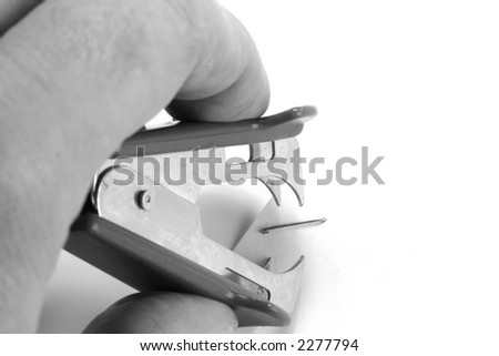 staple remover in use