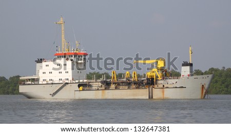 Ship for contain industrial product in river.