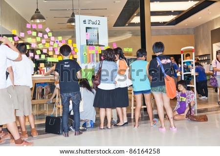 NAKHONRATCHASIMA, THAILAND - OCT 7 : Students and visitors write tributes to the late Steve Job on post-it-notes on iStudio glass wall on October 7, 2011 in Nakhonratchasima, Thailand.