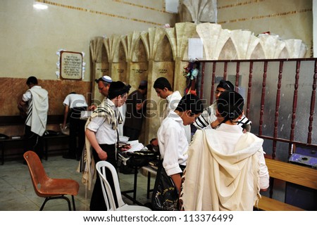 TEBERIA -JUNE 16:Jewish men prays at the tomb of Rabbi Meir Baal Haness on June 16 2009 in Tiberias,Israel.The tomb became a special place to pray for healing or other divine intervention.