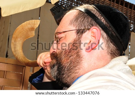 JERUSALEM - SEP 22:Jewish man blowing the Shofar at the Kotel on September 22 2008 in Jerusalem, Israel.It\'s a horn used for Jewish religious purposes on Rosh Hashanah and Yom Kippur Jewish Holidays.